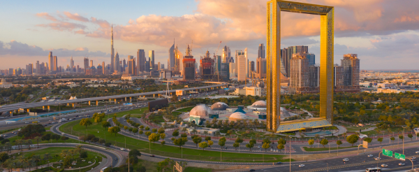 12/29 凡賽斯國際自助早餐→杜拜相框(無入內參觀)→阿布達比→純白絕美大清真寺→米其林法式料理→阿布達比總統府→路經濱海大道→酒店CHECK IN→酒店內晚餐