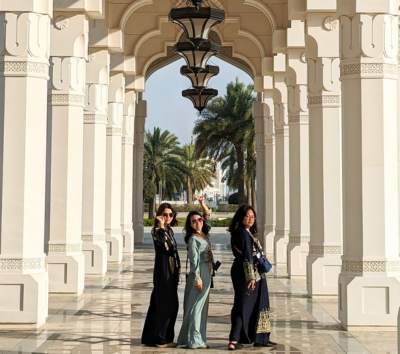 12/29 凡賽斯國際自助早餐→杜拜相框(無入內參觀)→阿布達比→純白絕美大清真寺→米其林法式料理→阿布達比總統府→路經濱海大道→酒店CHECK IN→酒店內晚餐