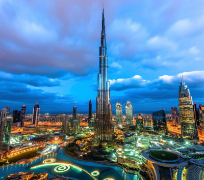 01/02 酒店內早餐→水上計程車→黃金市集&香料市集→Al Sheef 水濱區→未來博物館(無入內參觀)→哈里發塔124樓欣賞杜拜全景→杜拜購物中心內大逛一番→【新】皇家亞特蘭提斯豪華自助晚餐