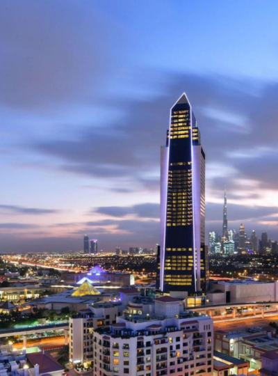 12/31 享用酒店早餐→棕梠島景觀台→Ain Dubai摩天輪外觀拍照→享用泰式美味午餐→返回飯店休息準備晚上遊船跨年晚餐→一起倒數3 2 1 welcome 2026!!!(當日返回酒店約為凌晨2:00am)