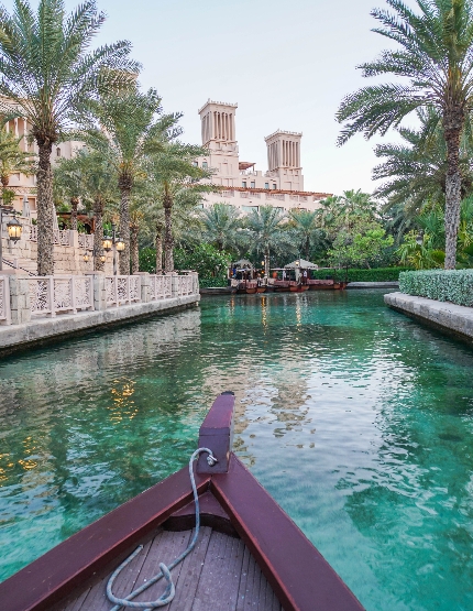 自由活動 (黃金市集~香料市集~水上計程車)→THE VIEW 棕梠島景觀台→素可瑪迪娜市集→運河酒店入住→前往卓美亞海灘看帆船酒店→水上遊河體驗→運河酒店內晚餐