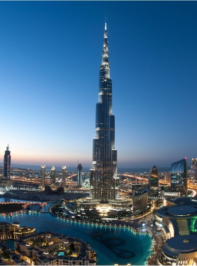 酒店內自由活動→Wild Wadi Jumeira水上樂園→世界最大杜拜購物中心 (水族館外牆~音樂噴泉~哈里發塔外觀拍照~美食街)→杜拜機場