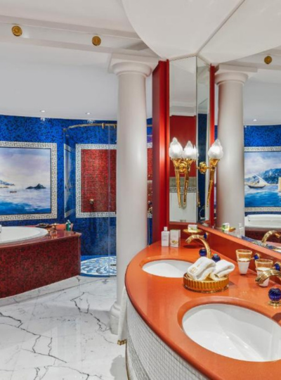 睡到自然醒,享受五星亞曼尼酒店度假設施→素可瑪迪娜市集→七星帆船酒店CHECK IN→Wild Wadi辛巴水上樂園→七星帆船酒店豪華自助晚餐